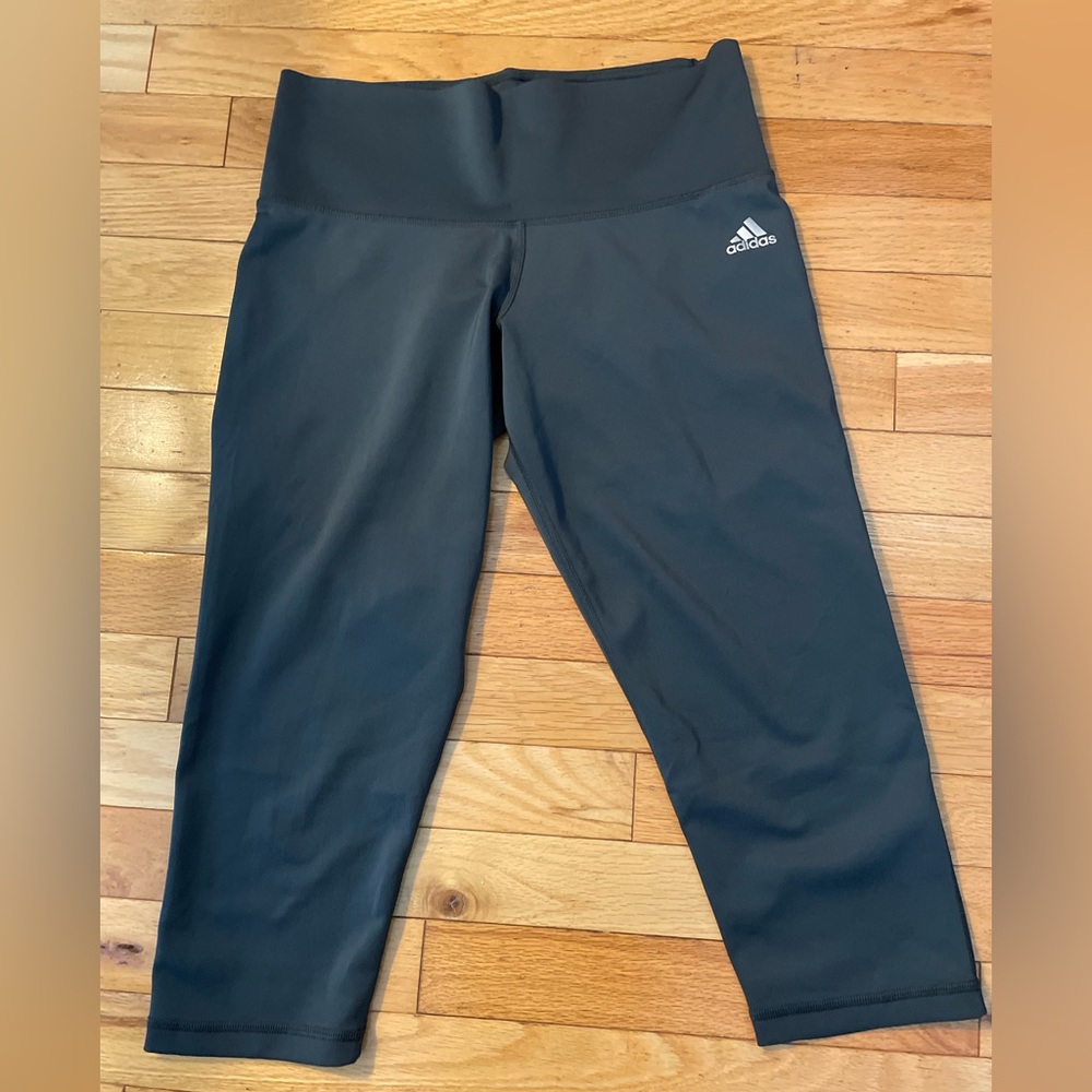 Adidas Slate Grey High-Waisted 3/4 Running
Pants Sz M